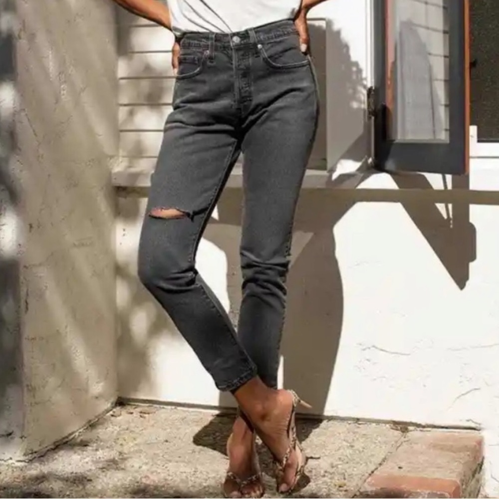 NWT Levi’s 501 High Rise Ripped Skinny Jeans in Dark Side of the Moon Grey